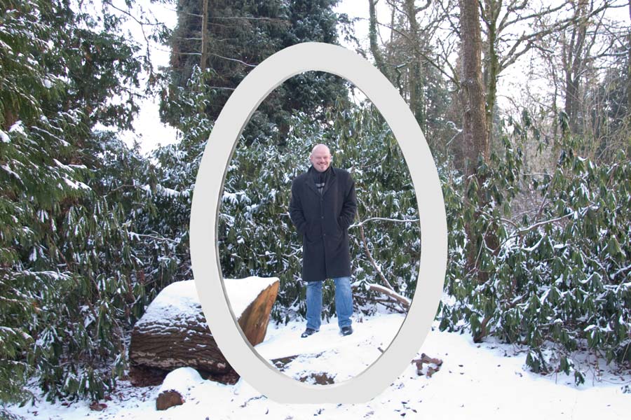 an egg of 3,5 metre made of stainless steel
