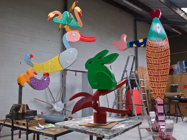Im atelier von Andr Boone 2015, links nach rechts Dutch Windmill, das Kaninchen und die Baumschere, der Lachs von Lugh