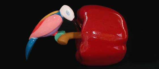In kleur een rode paprika met een specht op het steeltje © André Boone