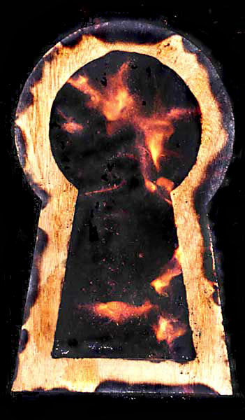 een brandend sleutelgatvorm © André Boone